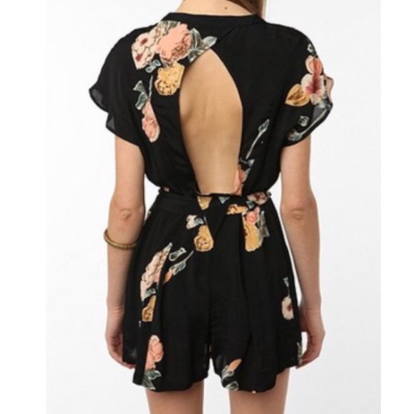 Staring at Stars Dresses & Skirts - Staring at Stars UO Floral Romper Size 2